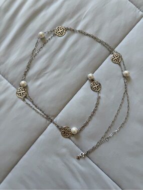 Elegant Necklace with Filigree Medallions